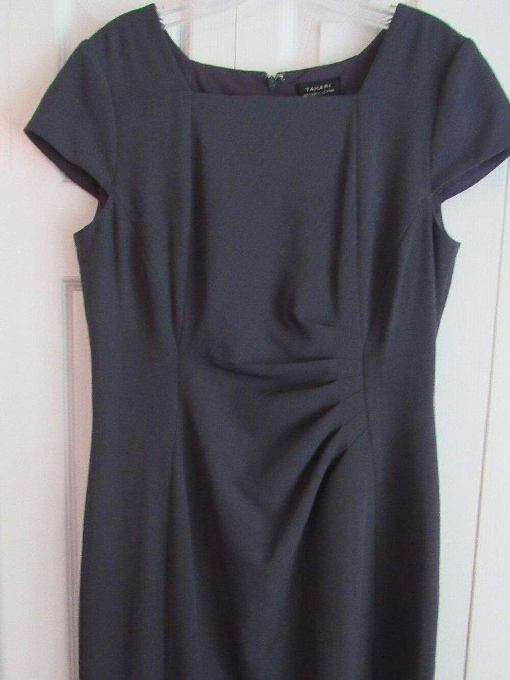 LADIES TAHARI CAP SLEEVE DARK GRAY DRESS SZ 8